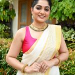 Arya Instagram - ഉത്രാടം 2023 🌸 Saree @kanchivaram.in MUA @brandy_makeup_artist Jewelry @mayoorajewelerydesigns Styling @sabarinathk_ Pc @rojan_nath #onam #festive #happiness #onam #2023
