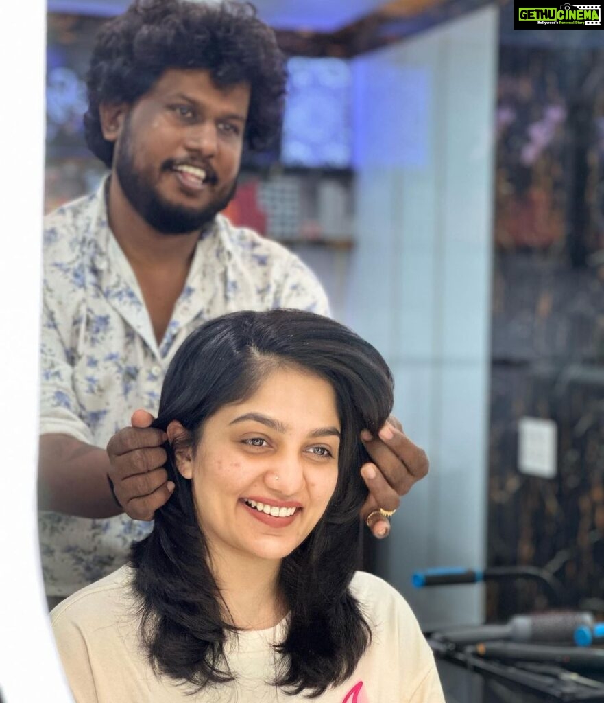 Arya Instagram - Change venam atre Change !!!! Inna pidicho!!! Back to short hair and it feels awesomeeeeee ❤ Thank you my darlings @sajithandsujith 😍 #chop #haircut #newlook #timeforchange #allsmiles😊 Sajith & Sujith