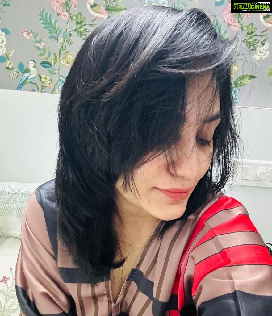 Arya Instagram - Change venam atre Change !!!! Inna pidicho!!! Back to short hair and it feels awesomeeeeee ❤ Thank you my darlings @sajithandsujith 😍 #chop #haircut #newlook #timeforchange #allsmiles😊 Sajith & Sujith