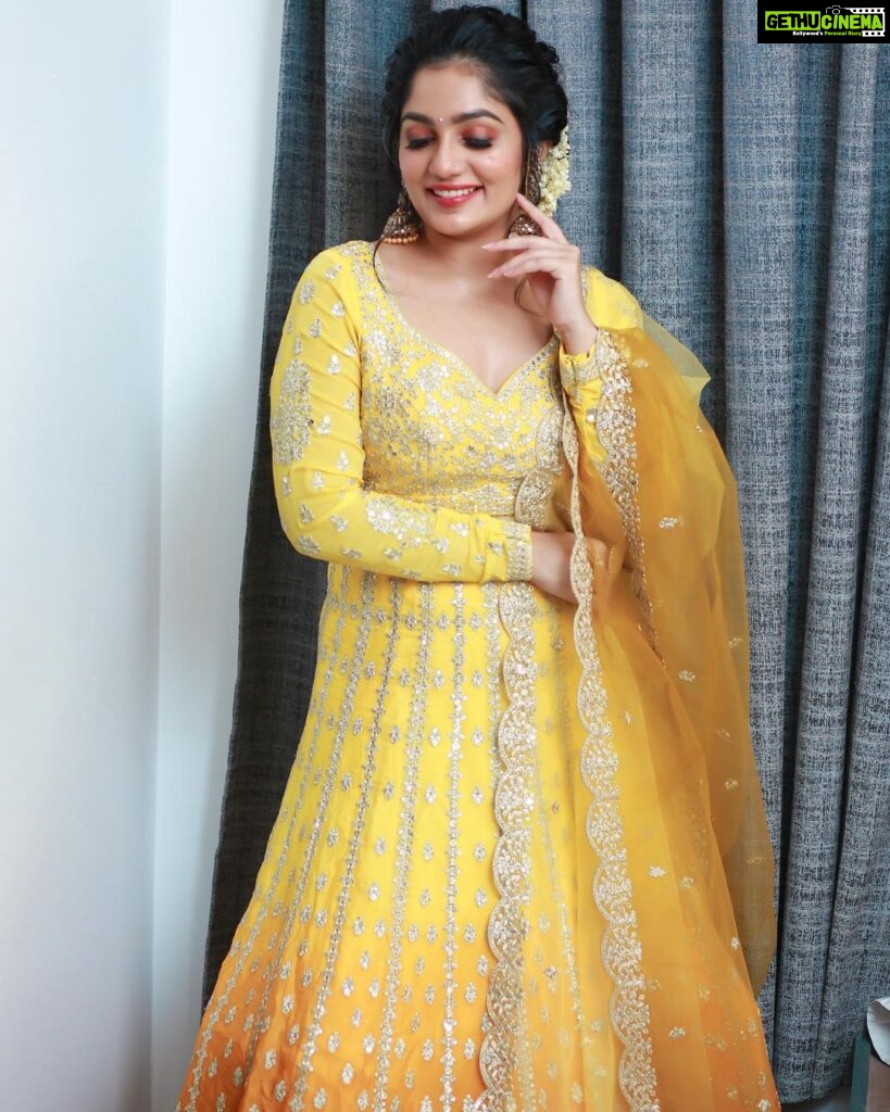 Arya Instagram - Happiness looks good on me you see 🥶🌞❤ Styling @sabarinathk_ Mua @vikramanvijitha Hair @chan_aneesh Pc @pranavraaaj #smile #yellow #favcolor #festivewear #keralagram #dressup #makeup #lovemyjob #aryabadai