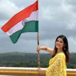 Asha Bhat Instagram - Let us celebrate the glory of free India and uphold the pride and honour of being an Indian 🇮🇳 Wishing you all a very happy Independence Day !!!! #HappyIndependenceDay2023 #JaiHind