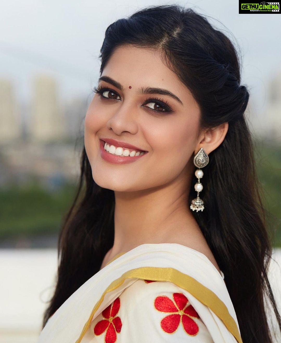 Asha Bhat Instagram - I hope you always find a reason to smile 😃