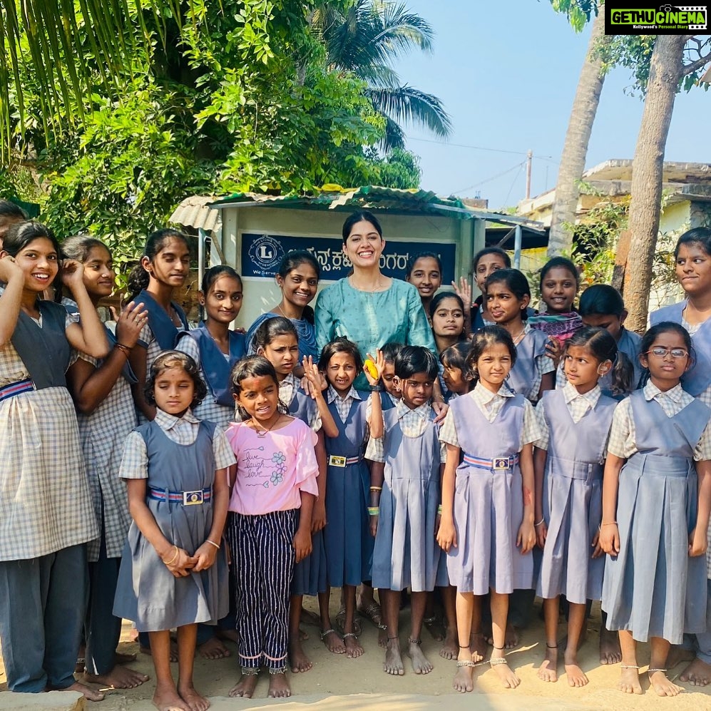 Asha Bhat Instagram - All smiles ❤️😁 #bhadravathi #karnataka #girlchild #education #empower
