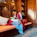 Asha Bhat Instagram - Here i go again, ignoring every other priority to finish a good book 😬 What are you guys reading these days 😃 Any recommendations?