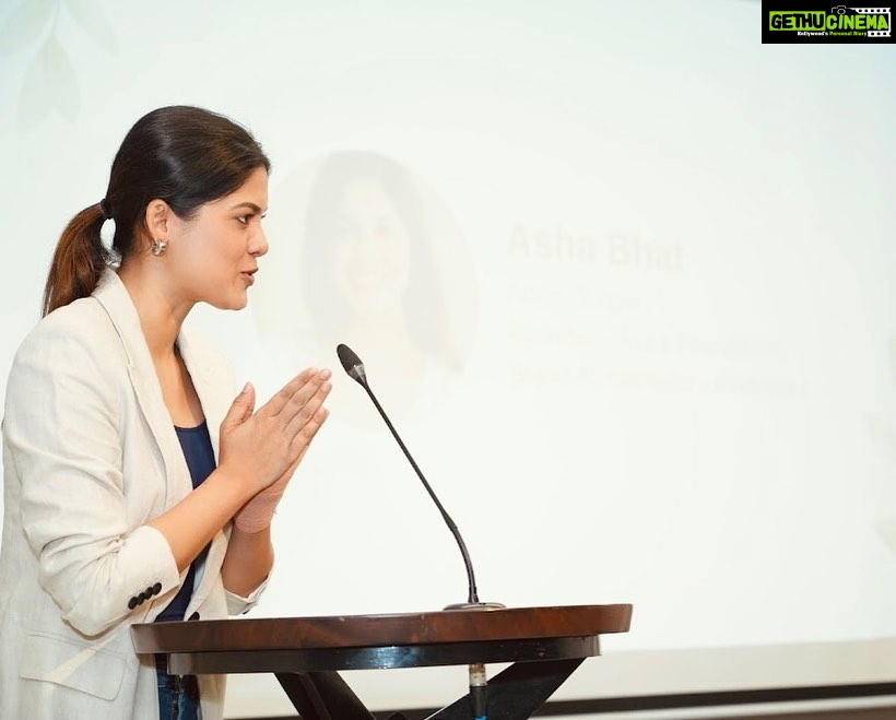 Asha Bhat Instagram - Happy Teachers' Day to the wonderful educators of the world! I attended an inspiring #eVidyaloka event where I emphasized the importance of Sadhana (dedication) and Seva (service) in the realm of education for all. Applauded the tireless efforts of volunteers and educators, who are tirelessly working to ensure education reaches every nook and corner through this noble movement of eVidyaloka. π @evidyaloka_ #EducationForAll #TeachersDay #EVidyaloka