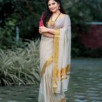 Asha Sharath Instagram – This Onam, I wish that the spirit of this auspicious festival stays with you in everything you do. Here’s wishing you and you family a very happy Onam🌼

📷 @hi_techwedding_company
