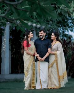 Asha Sharath Instagram - This Onam, I wish that the spirit of this auspicious festival stays with you in everything you do. Here's wishing you and you family a very happy Onam🌼

📷 @hi_techwedding_company