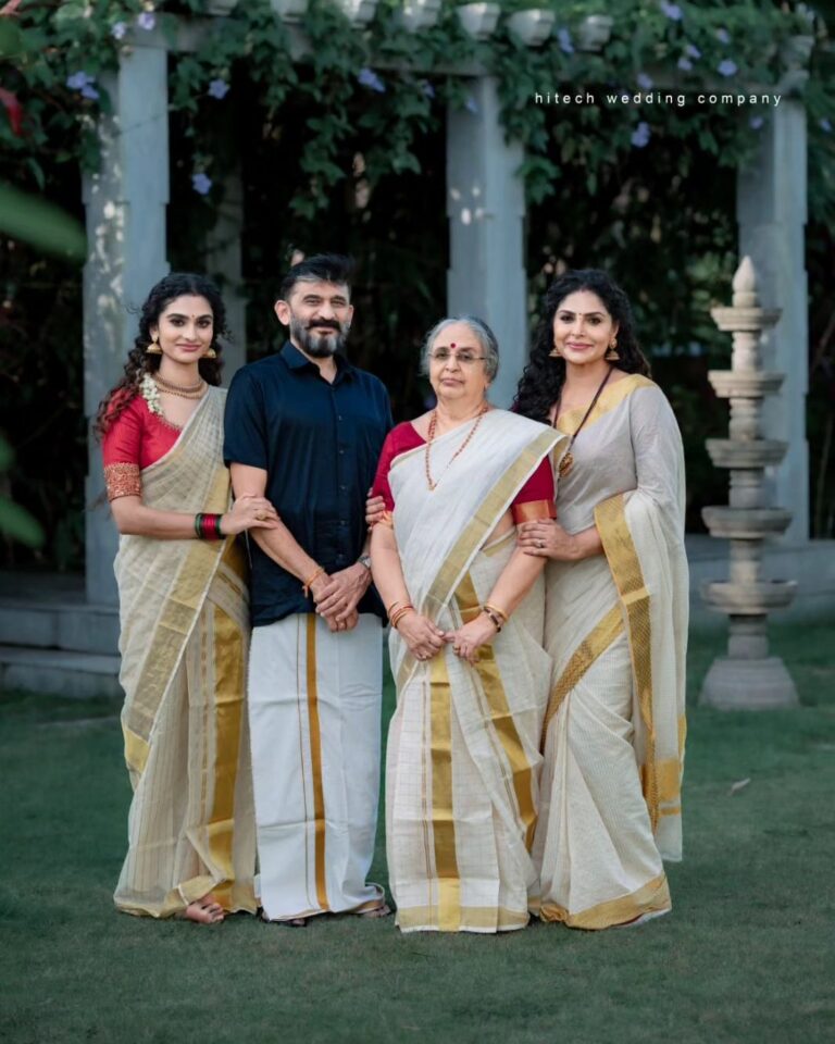 Asha Sharath Instagram - This Onam, I wish that the spirit of this auspicious festival stays with you in everything you do. Here's wishing you and you family a very happy Onam🌼 📷 @hi_techwedding_company