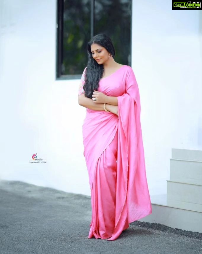 Asha Sharath Instagram - Trust yourself and make it happen🌸 Styling: @krishnaviswam Outfit: @warp.stories Camera: @abinprasad_cherthala