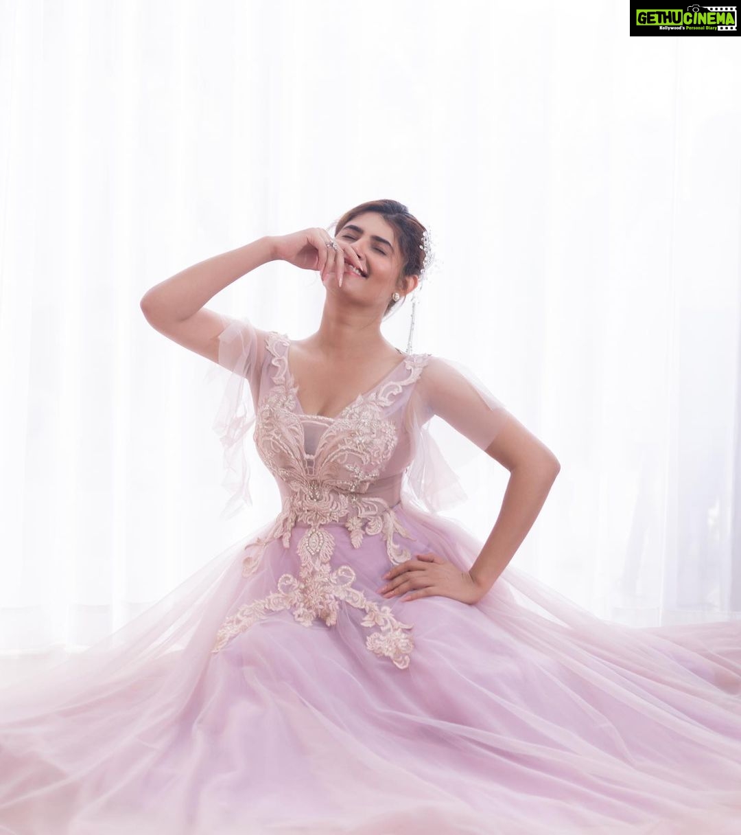 Ashima Narwal Instagram - Sensuality!! Some stories are better untold!! Love ❤️ Ashima . . . . #misssydney #missindia #misssydneyelegance #loveashima #ashima #ashimanarwal #ashimaxfam #ashimanarwalfans #disneyindia #hotstar #disneyprincesses #cinderellacosplay #pinkdresses #ashimanarwalhot #loveashima #pinkcinderella #chanelmakeup #beauty #reelindia #ig_sydney #fashioninfluencers #tollywood #tollywoodactress #influencersofinstagram #brigerton #cindrella #princesslove #mollywoodactress #bollywood Hyderabad
