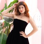 Ashima Narwal Instagram - Happy to unveil the actress and dear friend Ashima’s new look -U.R.J. @iamashimanarwal Mumbai - The City of Dreams