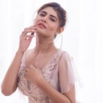 Ashima Narwal Instagram - Expressions is what define actors! A mastery of your expressions & emotions is what you need to be a great actor! Each picture has its own expression. Can you guess what they are? Love 💕 Ashima . . . . #misssydney #missindia #misssydneyelegance #loveashima #ashima #ashimanarwal #ashimaxfam #ashimanarwalfans #disneyindia #hotstar #disneyprincesses #cinderellacosplay #pinkdresses #ashimanarwalhot #loveashima #pinkcinderella #chanelmakeup #beauty #reelindia #ig_sydney #fashioninfluencers #tollywood #tollywoodactress #influencersofinstagram #brigerton #cindrella #princesslove #mollywoodactress #bollywood Hyderabad