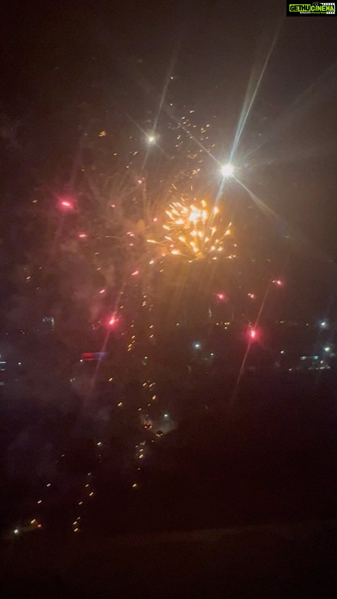 Ashima Narwal Instagram - Hyderbad skyline at dusk & dawn & monsoons! August in Hyderabad ☁️🌀⛈️🌩️🌪️☔️ #loveashima #misssydneyelegance #missindia #tollywoodcinema #tollywoodqueen #tollywoodactresses #kollywoodqueen #bollywoodsongsdailly #oldhindisongs #oldhindimusic #oldhindisong #oldisgoldsongs #dusktilldawn #dusksky #dusklight #sunsetdiaries #ig_hyderabad #hyderbad #ig_indiashots #redskirt #ig_travelerworld #hyderabadblogger #hyderbaddiaries #rikshaw #ashimanarwal #ashima #ashimanarwal
