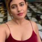 Ashima Narwal Instagram - Better days are coming; they are called Saturday & Sunday 😏 Love ❤️ Ashima. #ｔｇｉｆ #ashimaxfam #ashimanarwal Hyderabad