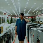 Aswathy Sreekanth Instagram - Monsoon & Aadi Sale Offer Upto 70% Discount * Samsung, LG, Sony, Panasonic, Whirlpool, Haier, Bosch, Voltas, Lloyd, Bluestar എന്നീ ലോകോത്തര Brand കളുടെ പ്രൊഡക്റ്റുകൾ കിടിലൻ Emi ഓഫറിൽ സ്വന്തമാക്കാം നന്തിലത്ത് ജി മാർട്ടിൽ നിന്നും. #nandilath #Nandilathgmart #offers #branded #homeappliances Rain Rain Give away * നന്തിലത്ത് ജി മാർട്ടിന്റെ Instagram പേജ് Follow ചെയ്യുക. * ഈ പോസ്റ്റിനു താഴെ നിങ്ങളുടെ 2 ഫ്രണ്ട്സിനെ മെൻഷൻ ചെയ്യുക. * ഈ പോസ്റ്റ്‌ സ്റ്റോറി ആക്കി നന്തിലത്ത് ജി മാർട്ടിനെ ടാഗ് ചെയ്യുക. * തിരഞ്ഞെടുക്കപ്പെടുന്ന ഭാഗ്യശാലിക്ക് നേടാം വാഷിംഗ് മെഷീൻ സമ്മാനമായി. Terms & Conditions Apply