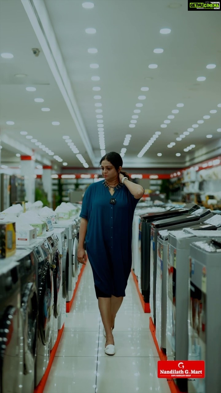 Aswathy Sreekanth Instagram - Monsoon & Aadi Sale Offer Upto 70% Discount * Samsung, LG, Sony, Panasonic, Whirlpool, Haier, Bosch, Voltas, Lloyd, Bluestar എന്നീ ലോകോത്തര Brand കളുടെ പ്രൊഡക്റ്റുകൾ കിടിലൻ Emi ഓഫറിൽ സ്വന്തമാക്കാം നന്തിലത്ത് ജി മാർട്ടിൽ നിന്നും. #nandilath #Nandilathgmart #offers #branded #homeappliances Rain Rain Give away * നന്തിലത്ത് ജി മാർട്ടിന്റെ Instagram പേജ് Follow ചെയ്യുക. * ഈ പോസ്റ്റിനു താഴെ നിങ്ങളുടെ 2 ഫ്രണ്ട്സിനെ മെൻഷൻ ചെയ്യുക. * ഈ പോസ്റ്റ് സ്റ്റോറി ആക്കി നന്തിലത്ത് ജി മാർട്ടിനെ ടാഗ് ചെയ്യുക. * തിരഞ്ഞെടുക്കപ്പെടുന്ന ഭാഗ്യശാലിക്ക് നേടാം വാഷിംഗ് മെഷീൻ സമ്മാനമായി. Terms & Conditions Apply