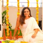Aswathy Sreekanth Instagram - I am celebrating this Onam with my new Philips Mixer Grinder 🌸🍛 Also, I am very excited to see you all on 21st August from 12- 4 PM at Grand Auditorium in Calicut for the Philips Grand Sadya Event. I’ve done my bit by contributing to Onam Sadya, you can also do it by purchasing Philips appliances from your nearest electronic store. #PowerfulAndStylish #philipsgrandonamsadya #philipshomeliving #happyonam #sadyawithsmile