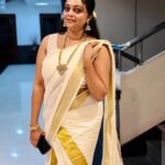 Aswathy Sreekanth Instagram - ചിങ്ങം നന്നാവട്ടെ, ഓണവും ❣️ @alameen_fashion_jewels @mukeshmuralimakeover @styledbysavu