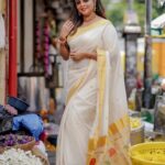 Aswathy Sreekanth Instagram - എല്ലാവർക്കും ഹൃദയം നിറഞ്ഞ ഓണാശംസകൾ ❣️ Saree @kaushikaweaves Styled @sabarinathk_ Jewellery @mayoorajewelerydesigns MUA @shoshank_makeup Photography @jiksonphotography @lightsoncreations