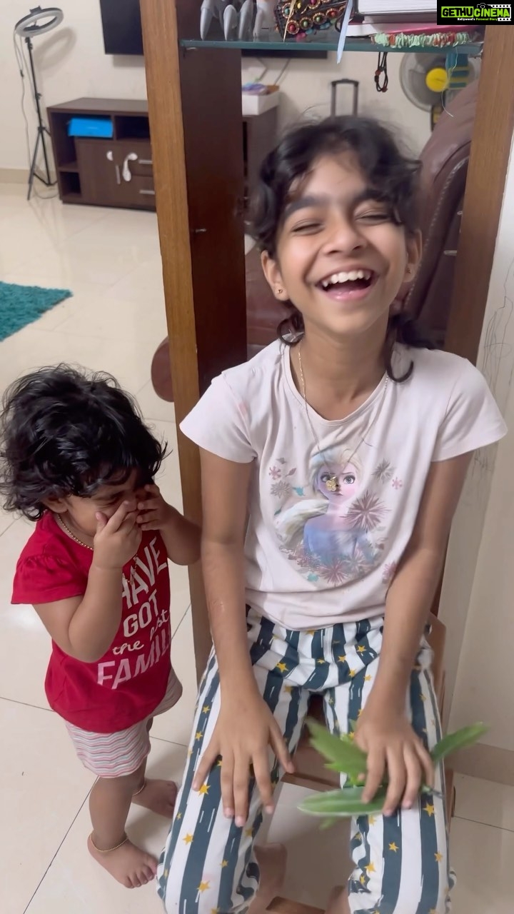 Aswathy Sreekanth Instagram - Some tips to deal with toddler tantrums from a big sister who once had master degree in throwing tantrums 🥴 but now an advocate of gentle parenting 🥰