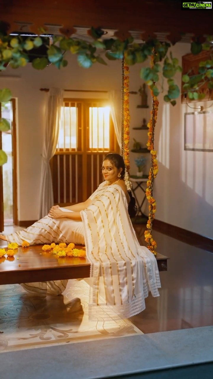 Aswathy Sreekanth Instagram - ഈ വട്ടത്തെ ഓണക്കാല അവധി പ്ലാനുകൾ തയ്യാറായോ ? താഴെ കമന്റ് ചെയ്യുക @Eastern_in അത്തം പത്തും Perfect ആകാം . Execution @unaiseadivadu Camera @nuru_fpv @_coconut_murder_ @alenjoy73 MUA @mukeshmuralimakeover Dress @yarahbynita Saree @fayme_clothing Styling @styledbysavu #eastern #athampathumperfectakkam #onam #onam2023 #onamreels #onamspecial #onamsong #perfecttastepartner #perfect #perfecttaste #perfectcolour #perfectsmell
