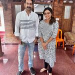 Aswathy Sreekanth Instagram - പാപ്പച്ചൻ ഒളിവിലല്ല 😄 When @saijukurup visited Chakkappazham location All the best for the new movie @pappachanolivilaanu