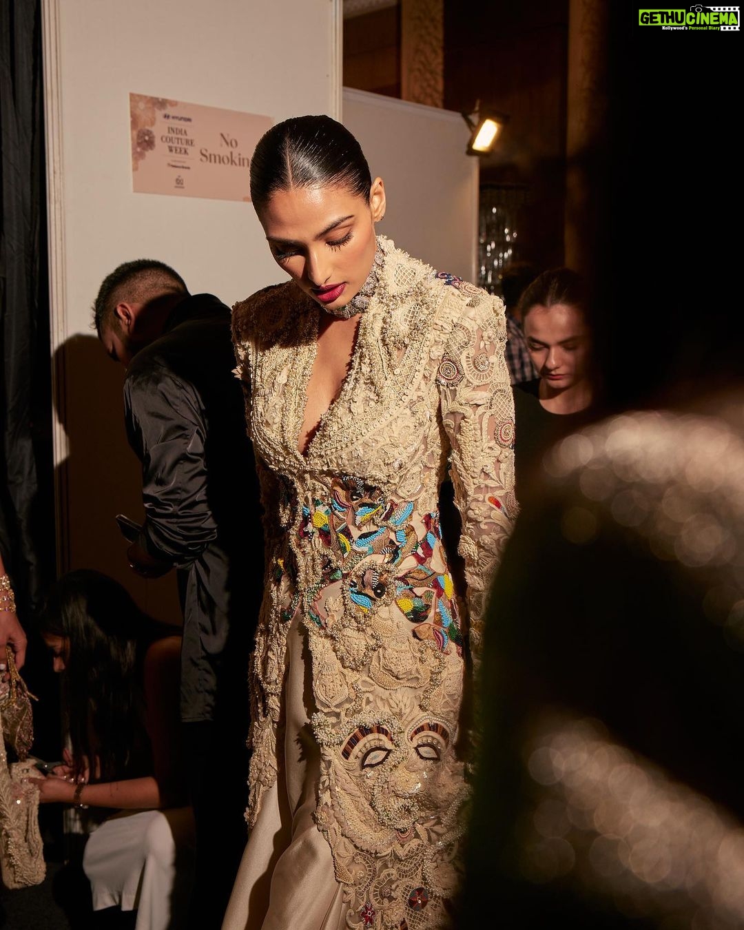 Athiya Shetty Instagram - @anamikakhanna.in 🤍 An honour to have walked for such a beautiful artist and human being. Thank you for having me, @fdciofficial.