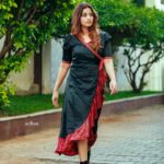Athmiya Instagram - Delicate,but Daring too 🖤 👗 @byhand.in 🖤 📸 @jeevas_gladmantis 🖤 💄 @divyas_makeover_ 🖤 Cochin, Kerala