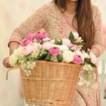Athmiya Instagram - Can we speak in flowers 🌸, it will be easier for me to understand- other language 🤗🌸 📸 @saneshphotography 🌸 Edit @syamkumar_ms 🌸 MUAH @divyas_makeover_ 🌸