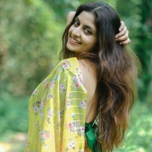 Athmiya Instagram - Let life make wonders with yellow flowers 🌼🌻🌼

@_zastra 🌼

@_aacna_clothing_ 🌼