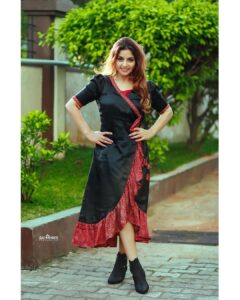 Athmiya Instagram - Delicate,but Daring too 🖤

👗 @byhand.in 🖤
 📸 @jeevas_gladmantis 🖤
💄 @divyas_makeover_ 🖤