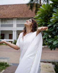Athmiya Instagram - Some rain, must fall ;n some flowers ,must bloom 🤍
📸 @vineeth_sivadas_ 
💄 @sreegeshvasan_makeupartist 
👗 @hoorlyn_design_studio 
Accessoires @parakkat_jewels