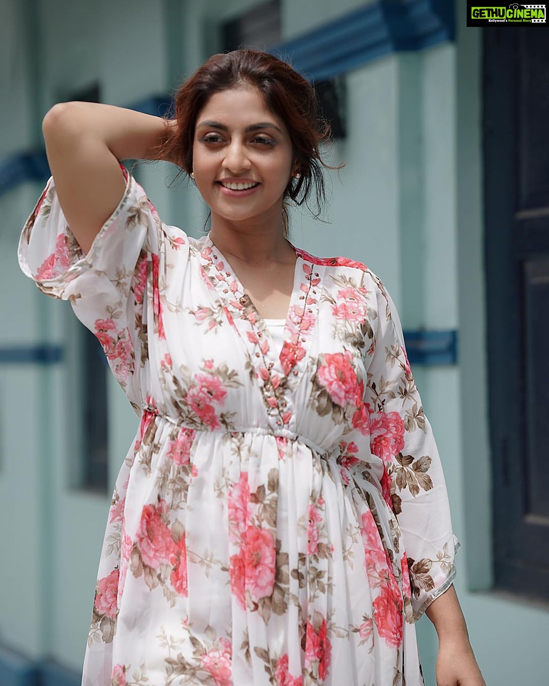 Athmiya Instagram - Refuel ua soul,this is a long drive 🤗 📸 @vineeth_sivadas_ 💄 @sreegeshvasan_makeupartist 👗 @hoorlyn_design_studio Kochi, India
