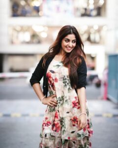 Athmiya Instagram - Feel the wind and just smile 🤍🥰

📸 @randheerkr 🤍
👗 @swapna_weddings 🤍