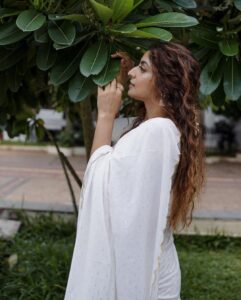 Athmiya Instagram - Some rain, must fall ;n some flowers ,must bloom 🤍
📸 @vineeth_sivadas_ 
💄 @sreegeshvasan_makeupartist 
👗 @hoorlyn_design_studio 
Accessoires @parakkat_jewels