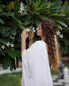 Athmiya Instagram - Some rain, must fall ;n some flowers ,must bloom 🤍
📸 @vineeth_sivadas_ 
💄 @sreegeshvasan_makeupartist 
👗 @hoorlyn_design_studio 
Accessoires @parakkat_jewels