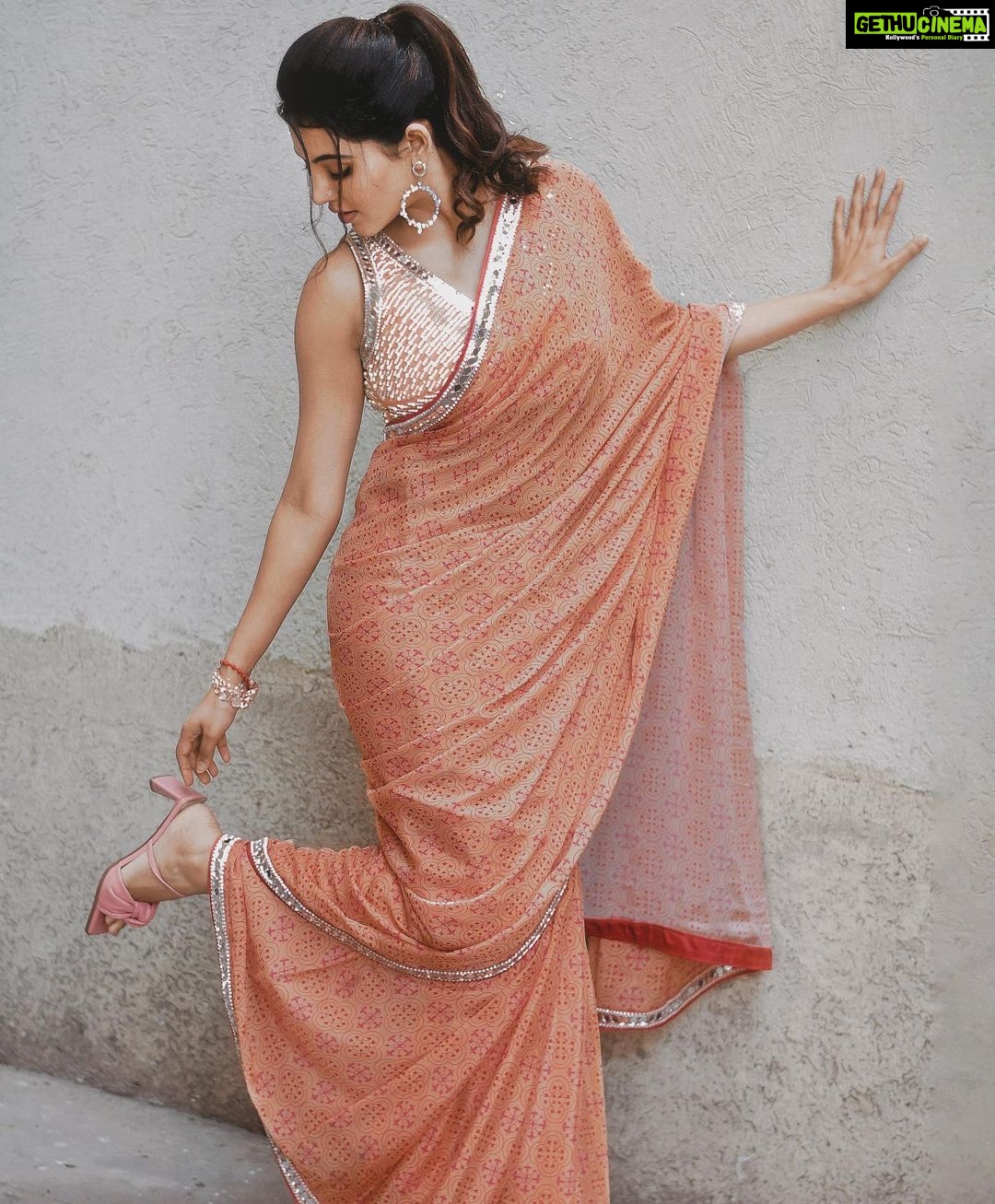 Athulya Ravi Instagram - What a memorable day it was ❤️ cherishing every moment and every person who gave me so much love ❤️ love you all ❤️ #excelinstitutions M&H @mac3makeoverstudio ❤️ 👗 @shyn_fascino @fascinodresses_by_shyn ❤️