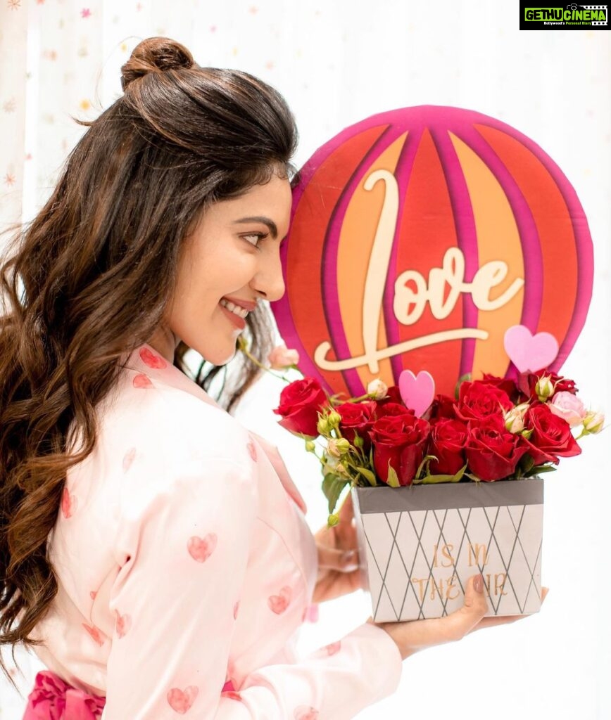 Athulya Ravi Instagram - Happy Valentine’s day sweethearts ❤️ #selflove #peace #loveiseverything #loveyourself !! Designer @fiorebymalar_ ❤️ 📸 @camerasenthil 🥰 M&H @reenapaiva 🥰