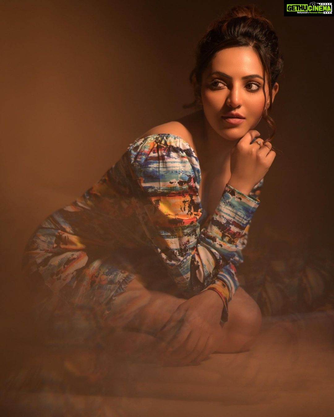 Athulya Ravi Instagram - Just a girl growing wings 🦋 M&H @lishmamathew 🥰 📸 @shubhburman_photography 👗 @meeamifashion