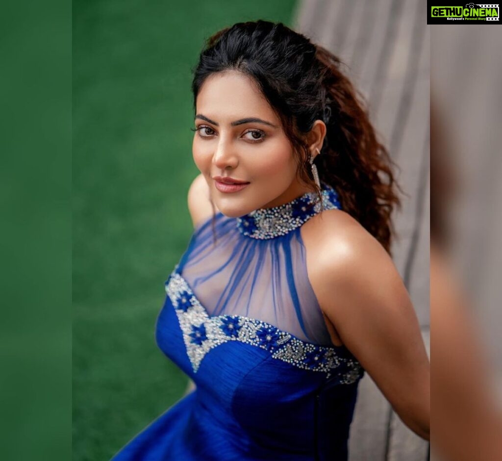 Athulya Ravi Instagram - All about the vibe 💙 #blue #shoot #vibes #weekend #bluelove !!! 📸 @anulalphotography M&H @lishmamathew 🤗