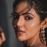 Athulya Ravi Instagram – On to better things 🤍 #blessed #happyweekend #fashion #ınstagood #picoftheday #motivation !! 
Saree @forampatel_official 
M&H @arupre_makeup_artist 
clicked @screamstudiosbyharsha
Earrings @deepagurnani
