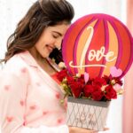 Athulya Ravi Instagram – Happy Valentine’s day sweethearts ❤️ #selflove #peace #loveiseverything #loveyourself !! 
Designer @fiorebymalar_ ❤️
📸 @camerasenthil 🥰
M&H @reenapaiva 🥰