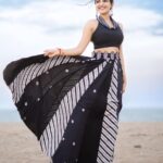 Athulya Ravi Instagram - The beach is calling 🌊🐚 #beach #wind #blacklove #seaside ! Outfit @1717_designerwear @dipublicrelations 👗 Styling @manogna_gollapudi 🥰 📸 @sathyaphotography3 🥰 M&H @arupre_makeup_artist 🥰
