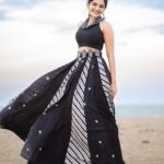 Athulya Ravi Instagram - The beach is calling 🌊🐚 #beach #wind #blacklove #seaside ! Outfit @1717_designerwear @dipublicrelations 👗 Styling @manogna_gollapudi 🥰 📸 @sathyaphotography3 🥰 M&H @arupre_makeup_artist 🥰