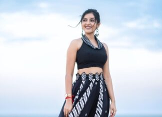 Athulya Ravi Instagram - The beach is calling 🌊🐚 #beach #wind #blacklove #seaside ! Outfit @1717_designerwear @dipublicrelations 👗 Styling @manogna_gollapudi 🥰 📸 @sathyaphotography3 🥰 M&H @arupre_makeup_artist 🥰