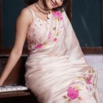 Athulya Ravi Instagram – Look on the pink side of life 💗💞 #pink #barbie #barbiegirl #pinkpinkpink ! 
Pink saree @isliebypriyajain 💞
Neckpiece @namasyajewellery 
M&H @arupre_makeup_artist 
Styling @pr_vartika