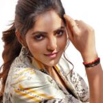 Athulya Ravi Instagram – Chasing the sun ☀️ 🦋 #sunset #sunsetlovers #glo #sunkissed ! 
Stylist @manogna_gollapudi
M&H @mua_vijisharath 
Co-ord set @gazalguptacouture
Photographer @pnn_photography