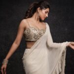 Athulya Ravi Instagram – On to better things 🤍 #blessed #happyweekend #fashion #ınstagood #picoftheday #motivation !! 
Saree @forampatel_official 
M&H @arupre_makeup_artist 
clicked @screamstudiosbyharsha
Earrings @deepagurnani