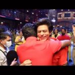 Atlee Kumar Instagram – Taking u all to the world of 
Vandha Edam song 
 Lovely experience with @iamsrk sir 
@anirudhofficial @dop_gkvishnu @shobi_master 
And whole crew 
Crazy energy, thrilling experience, countless memories and immense love is what you can witness in this video while making this song. 

#VandhaEdam out now!