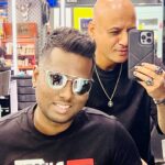 Atlee Kumar Instagram – The Jawan Director @atlee47 Is All READY !!! 💥🙌🔥

@atlee47 
@aalimhakim 

.
#atlee #aalimhakim Hakim’s Aalim Hair ‘N’ Tattoo Lounge